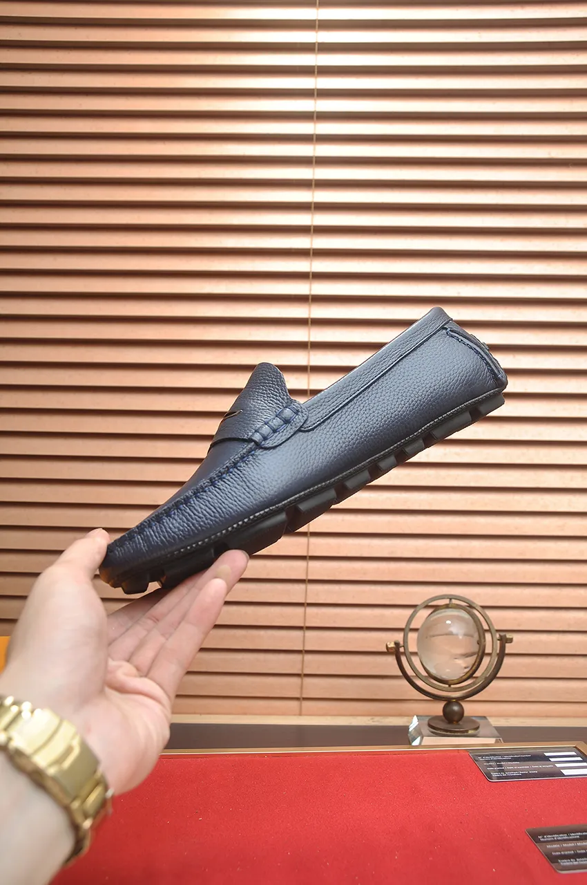 Men's men's shoes 💰420💶 [LV Doudou shoes] (water-dyed cowhide lining) new model is on the market, available on the official website. The new Doudou shoes are processed into single-color materials, and the uppers are made of imported horsehide leather. The body of the shoe is fully hemmed with mark thread, and is lined with imported original cowhide leather. The elegant shoe shape is super suitable for all-matching, and the size is 38-44.